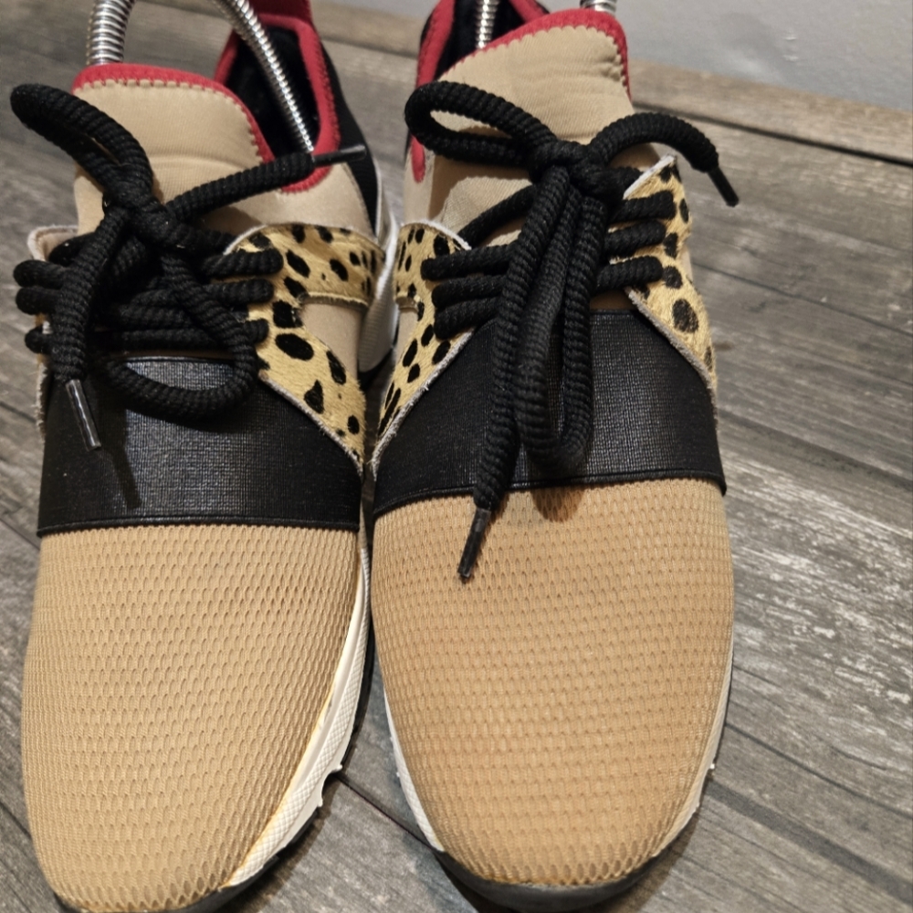 Carvela Womens Sneakers Size 5.5 Tan Calf Hair Round Toe Athletic FREE SHIPPING